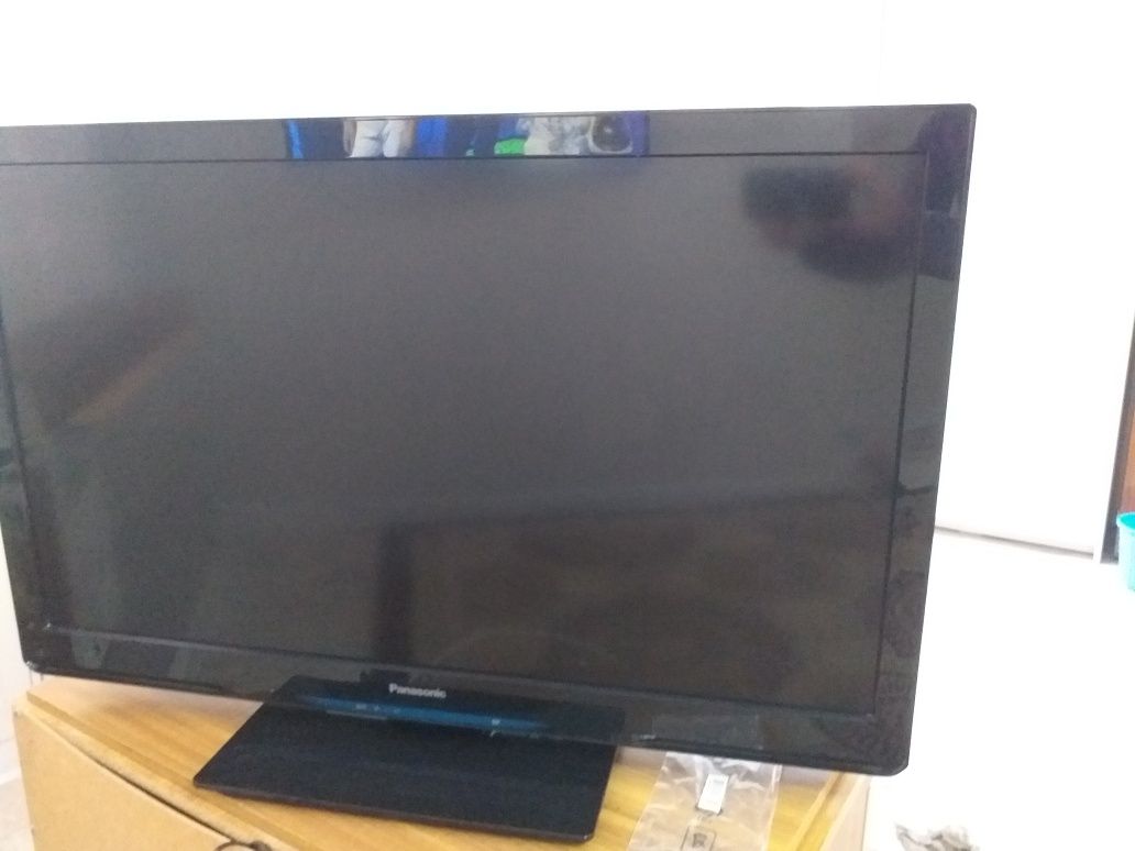 ЖК-телевизор Panasonic  диагональ 94 см.