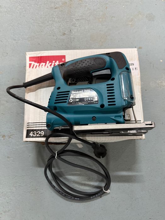 Makita 4329 Fierastrau pentru decupat