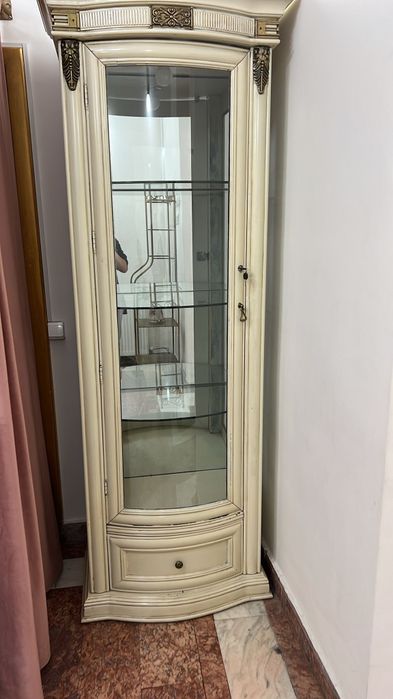 Dulap tip vitrina
Stare impecabila
1500 lei
Disponibil in iasi