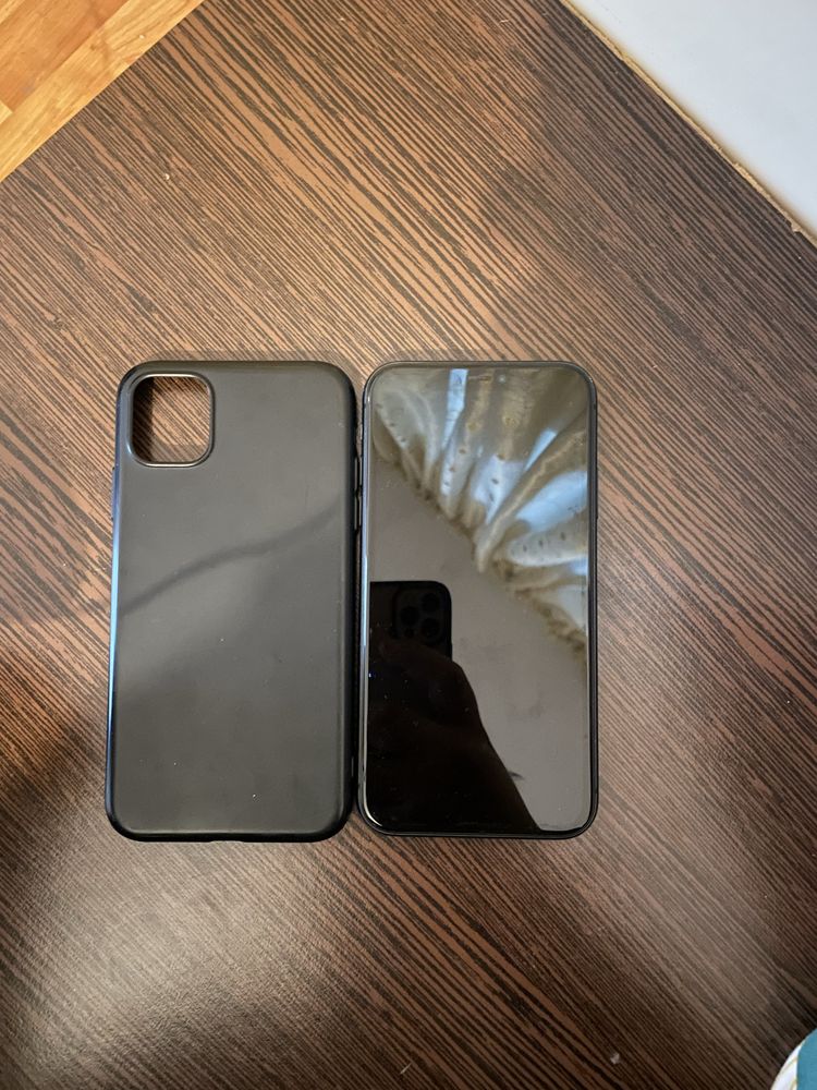 Iphone 11 black.