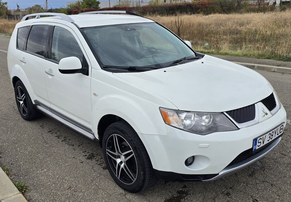 Mitsubishi Outlander 2,0d 6trepte 4x4 Alcantara Key les Go Xenon Pilot