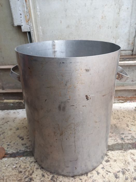 Продам бак  изтнержавеющей стали 50л  в отлтсост