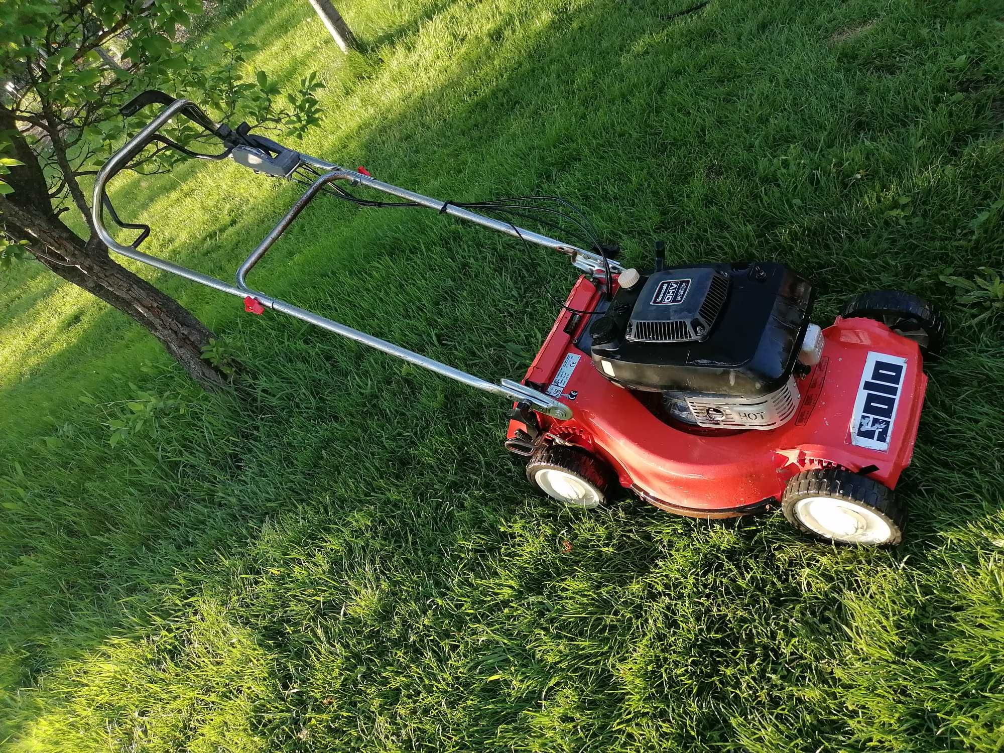 Masina de tuns  cu tractiune SOLO ,motor Kawasaki