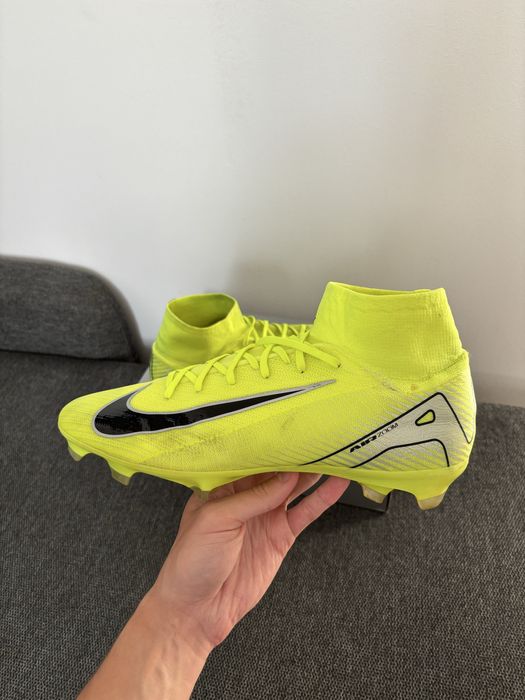 Ghete de fotbal nike mercurial