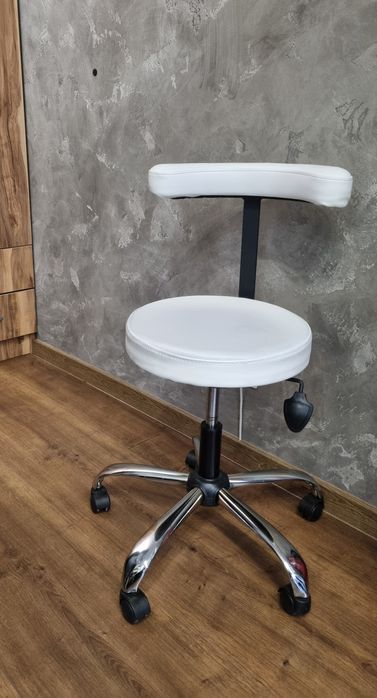 Козметичен стол с облегалка ,кожен,бял!