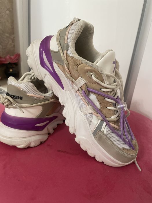 Togoshi Сникърси 38-ми номер WPRS-2021W05141 Бял