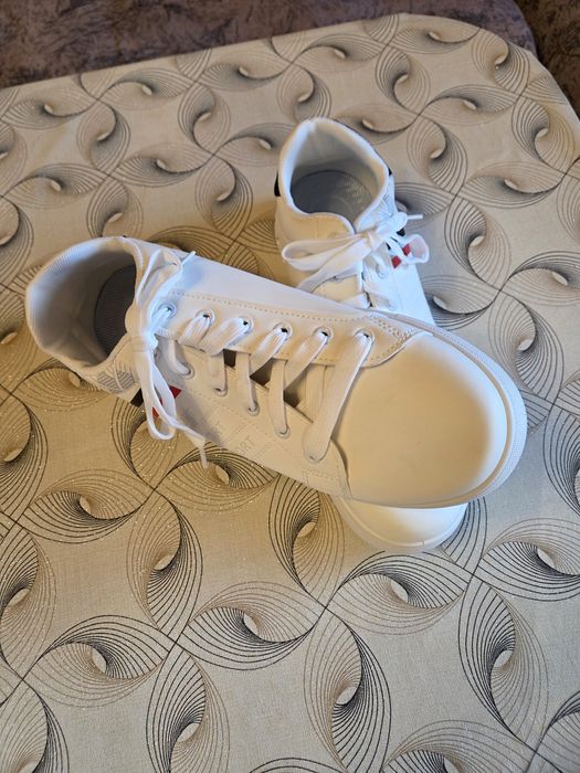 Чисто нови Мъжки кецове 48 номер !!!