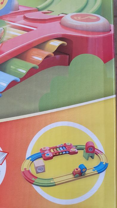 Set de joacă Hape – Șină de tren senzorială (18 luni+) Nou, în cuti