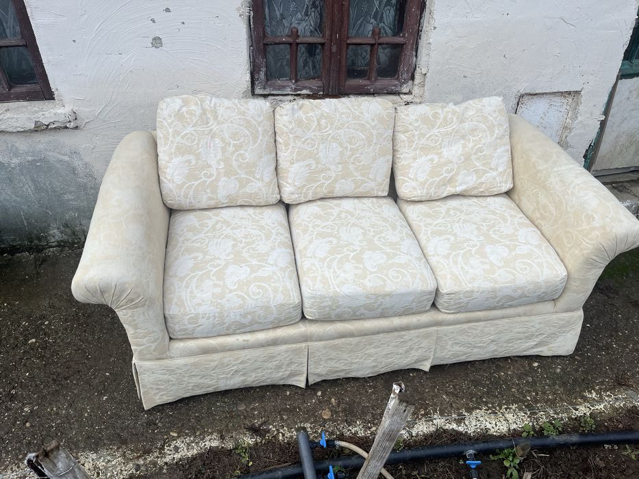 Canapea  3 locuri 1000 ron