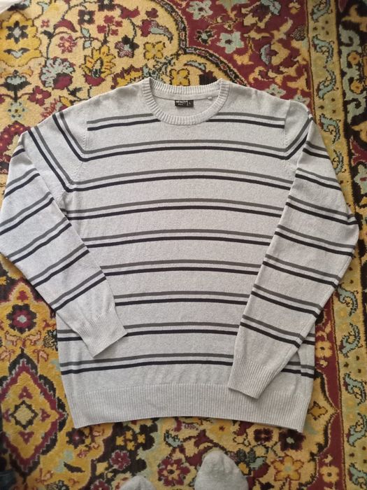 Мужской пуловер в отличном состоянии