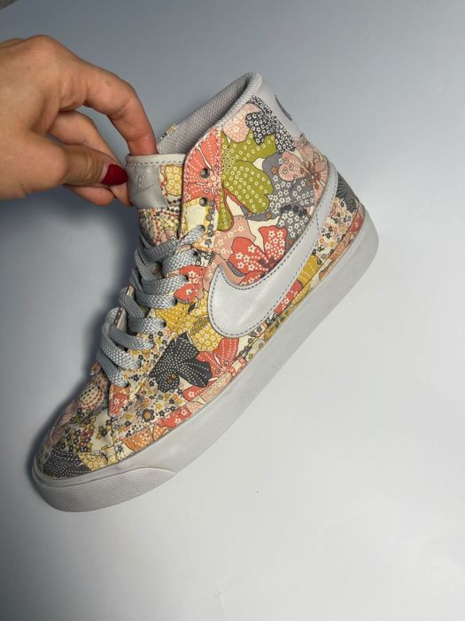 Nike кецове с цветя 39 номер