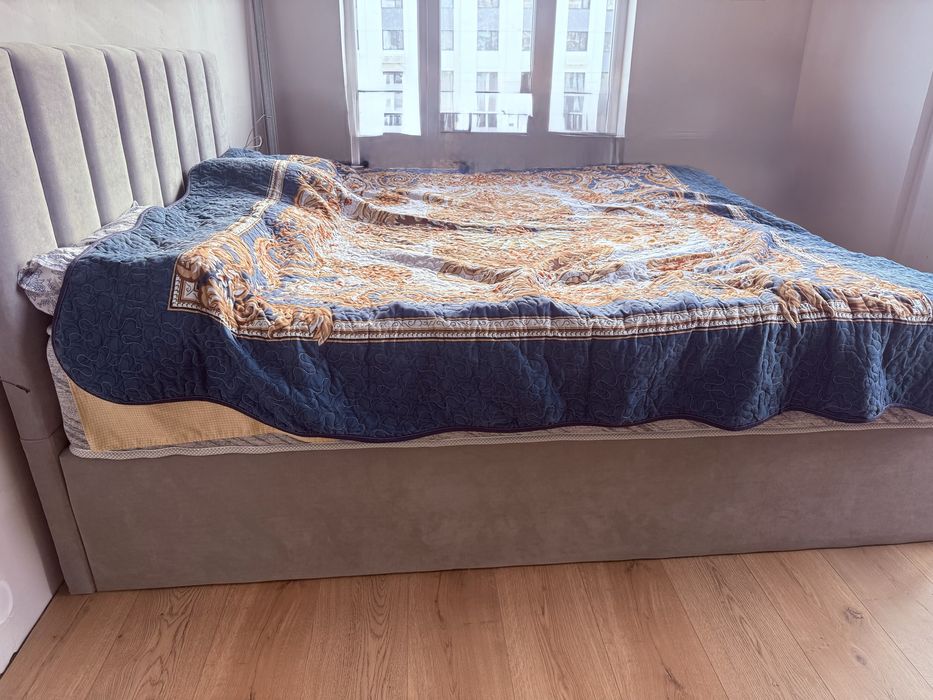 Продам двуспальную кровать