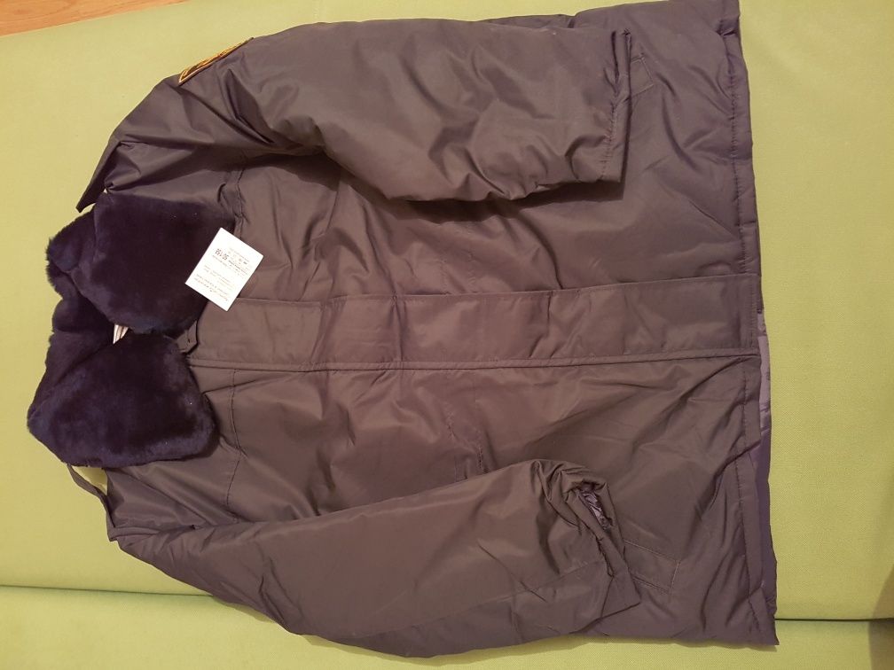 Продам новую зимнюю  форменную  куртку. 2 шт.Размер 50 рост 170 и 158.