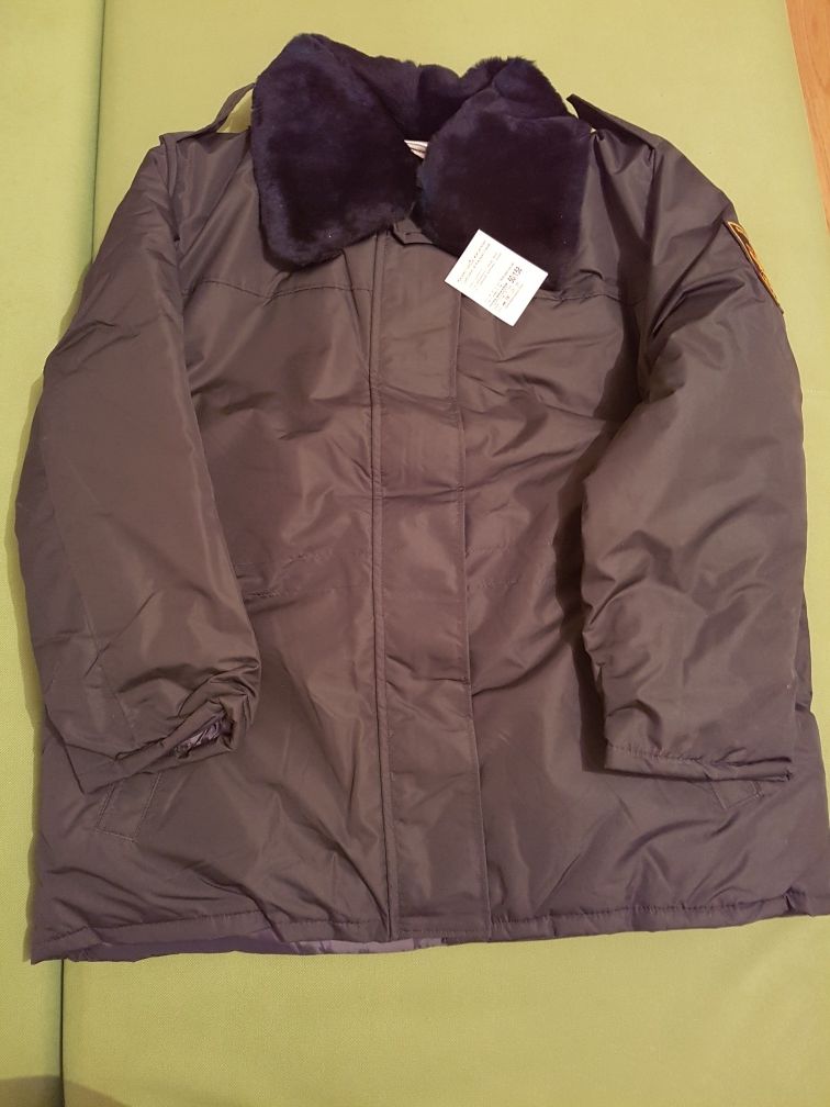 Продам новую зимнюю  форменную  куртку. 2 шт.Размер 50 рост 170 и 158.
