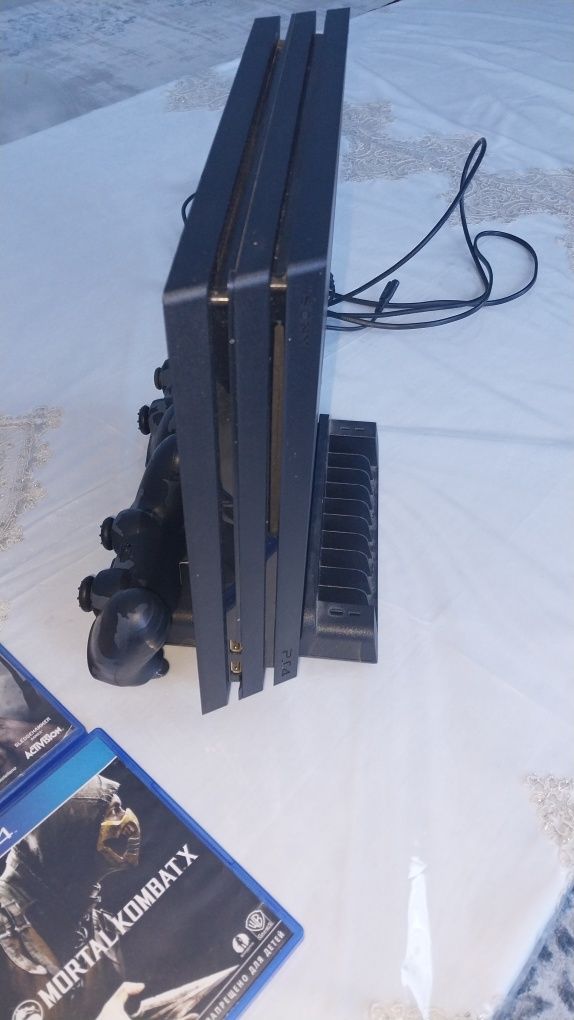 Playstation 4 pro сотилади