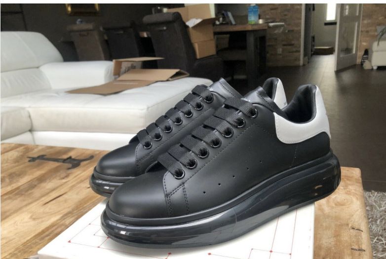 Adidași universali