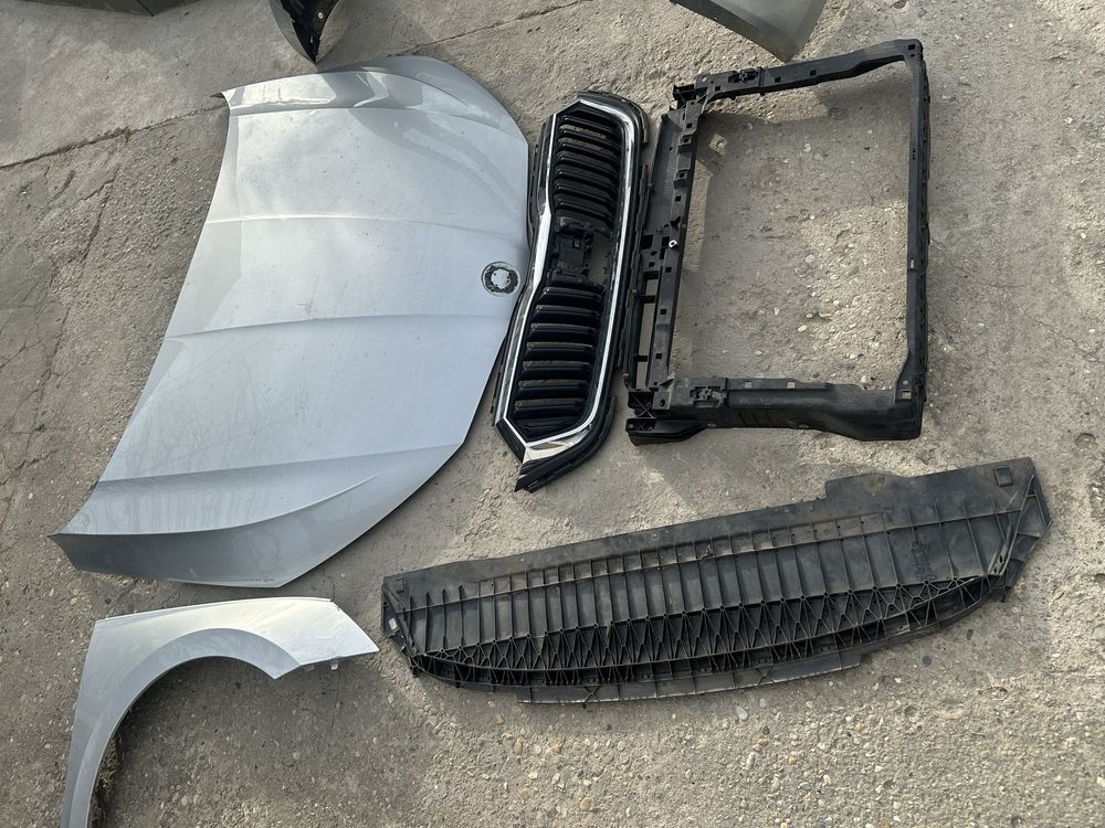 Capotă motor.tragher.bară față.aripă dreapta fată skoda octavia 4.