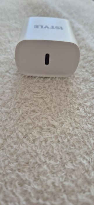 Încărcător 20w iStyle pt Iphone, Ipad sau Apple Watch cu cablu lightni