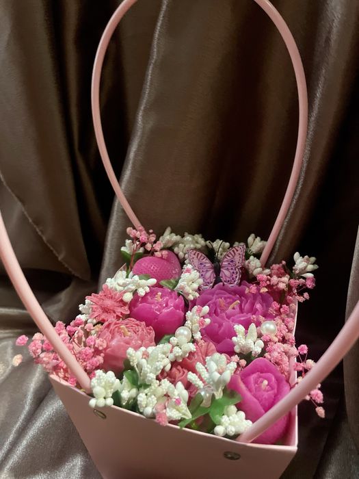 Букет от свещи в кошничка