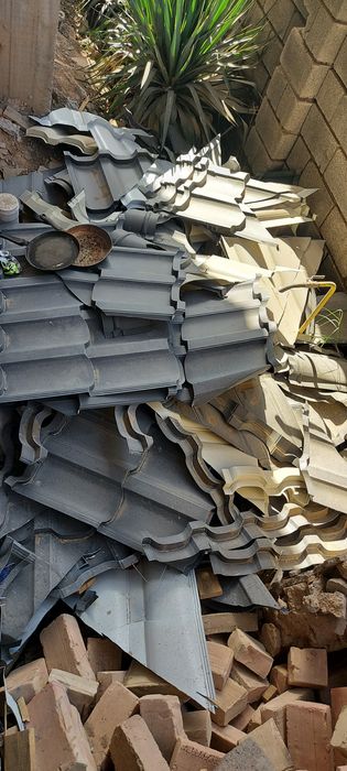 Сдам металлолом, остатки черепицы.