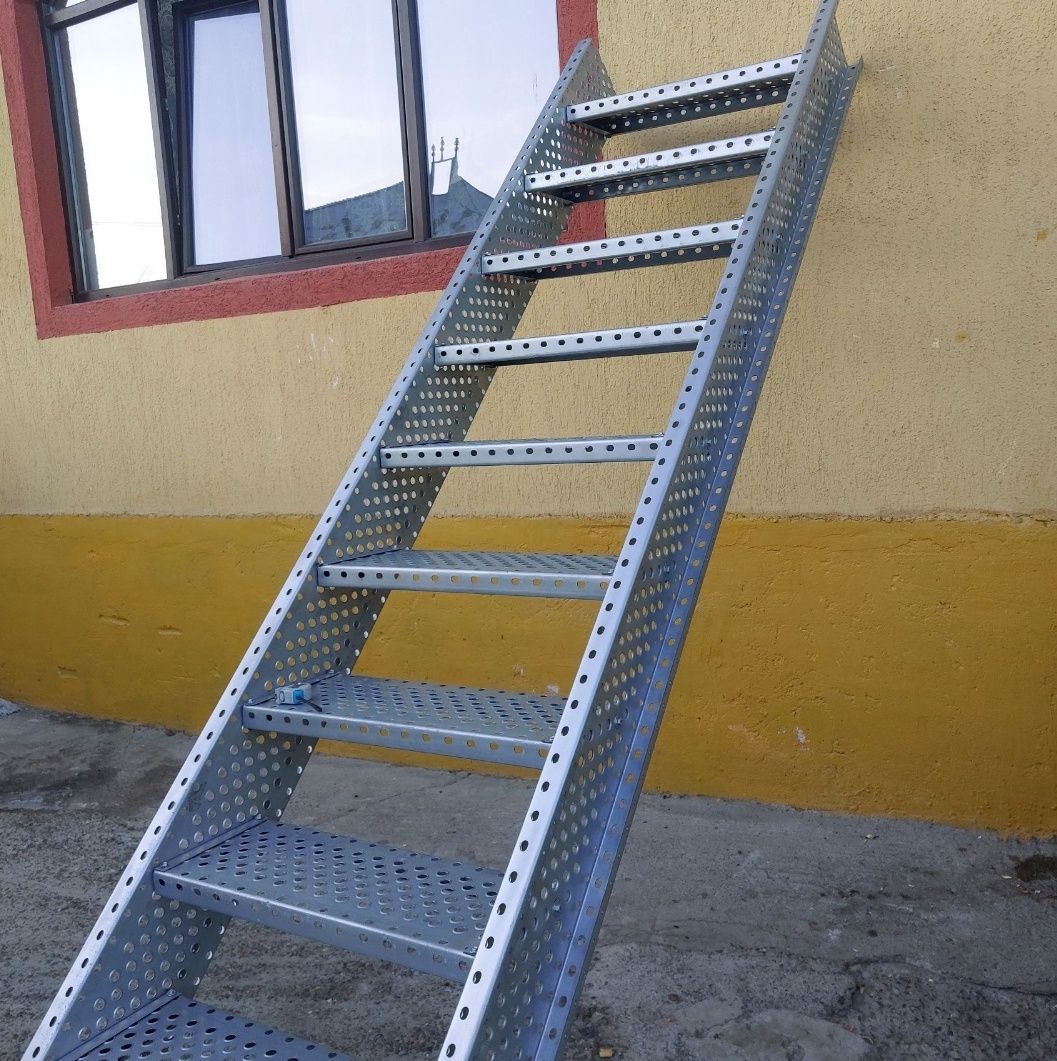 Scari galvanizate la comanda