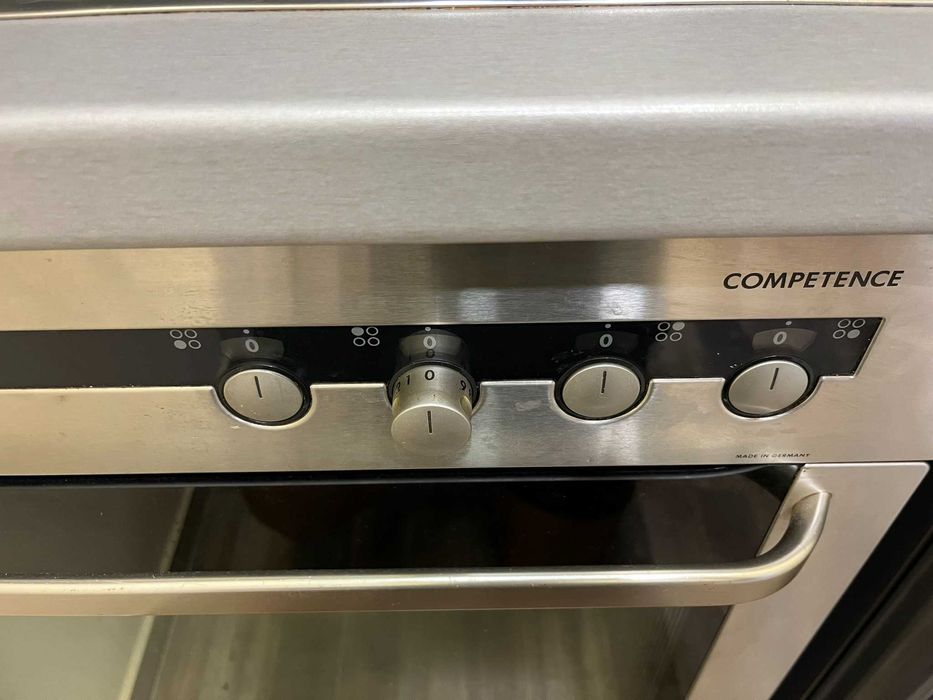 Продавам готварска печка за вграждане AEG с плот. Прочети описанието.