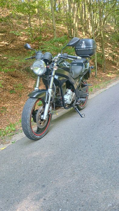 Vând motocicleta daelim roadwin 125