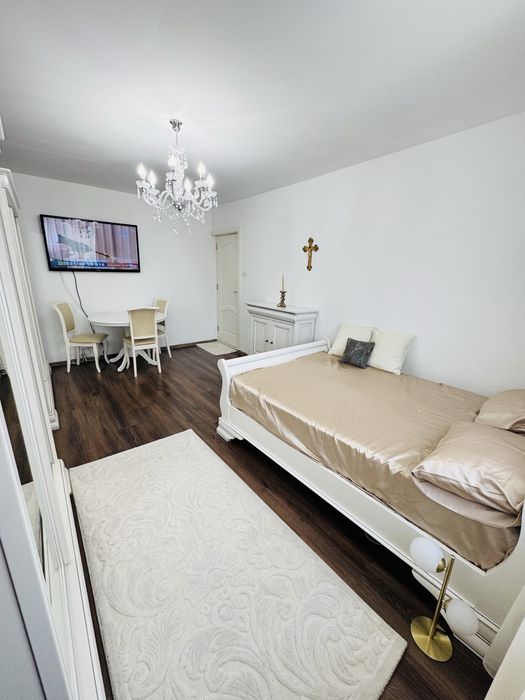 Vand apartament 2 camere Piata Centrala