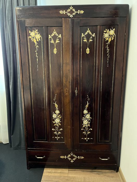 Sifonier din lemn masiv cu decoratiuni florale pictate manual