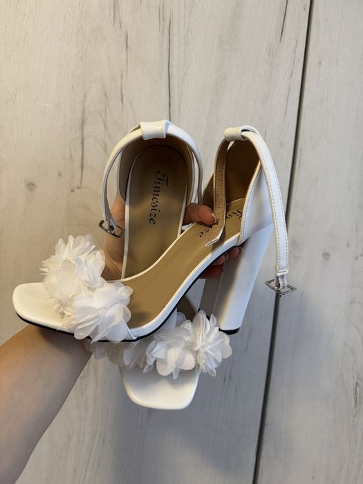 Бели токчета  нови