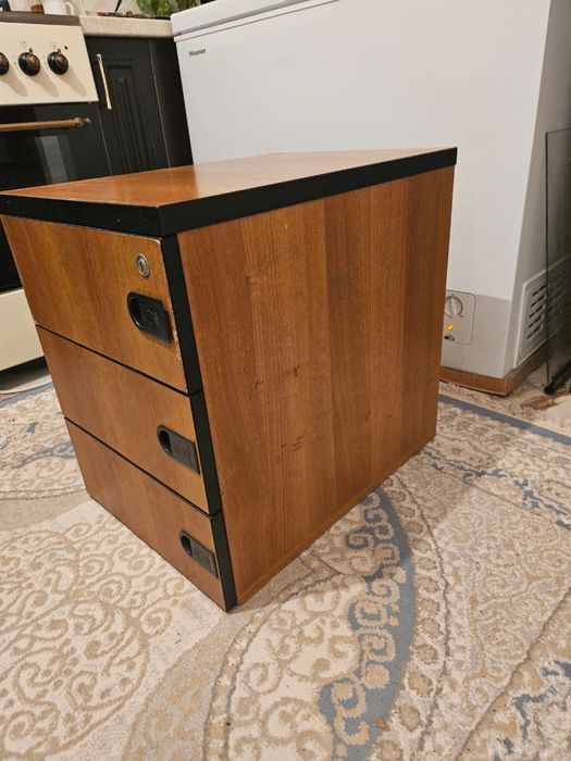 Тумба тумьочка продаю срочно