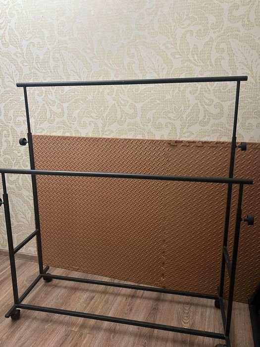 Продам вешалку в отличном состоянии