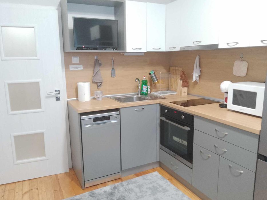 Дава се под наем Двустаен апартамент в Бургас, Център - 72 кв.м за 450 € - Снимка #1