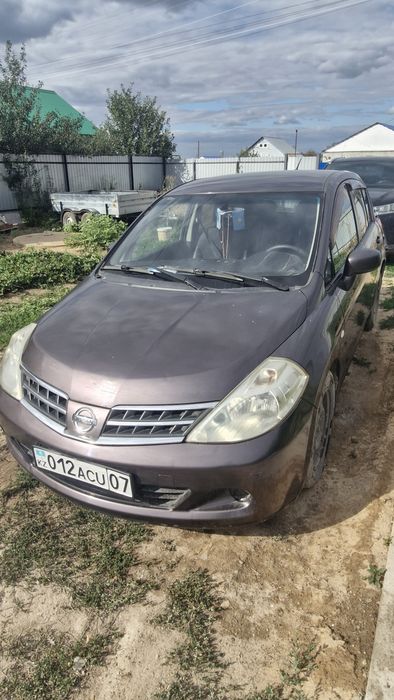 Продам машину ниссан тиида