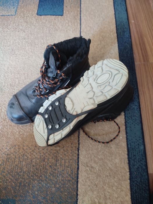 Продается рабочие зимние ботинки