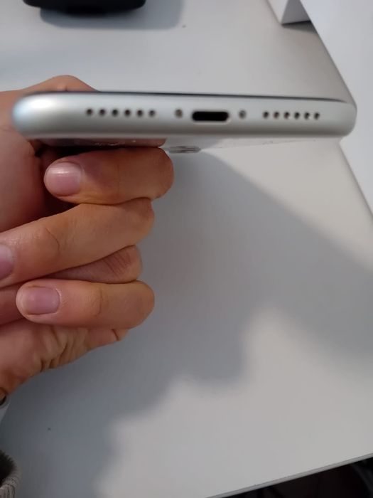 Vând / Schimb iphone 11