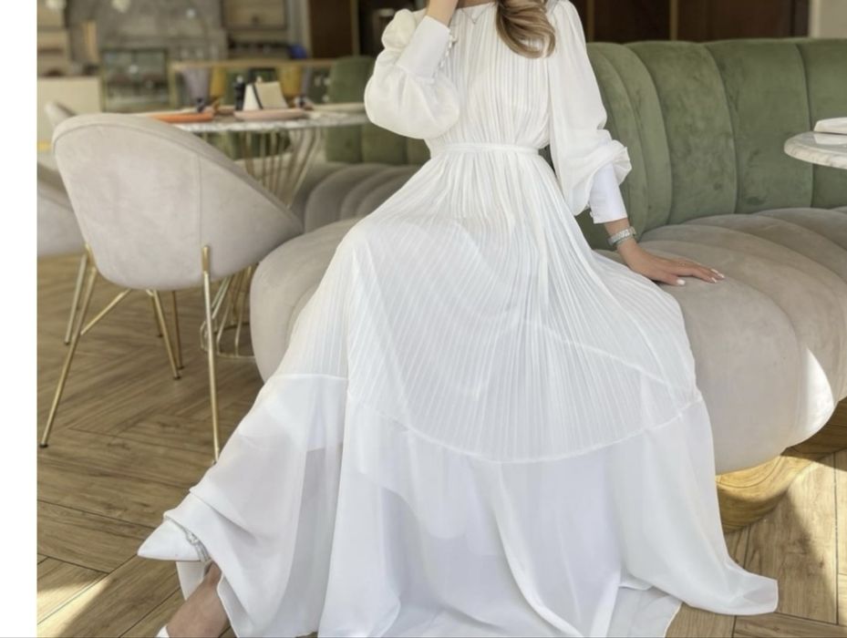 Платье ,новое . С этикеткой . Длиное ,красивое элигантное .