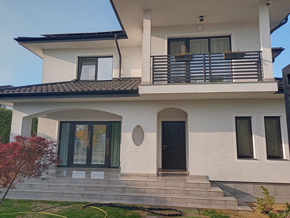 Curătirea fațadelor exterioare de birouri , case,  hale cu apa osmozat