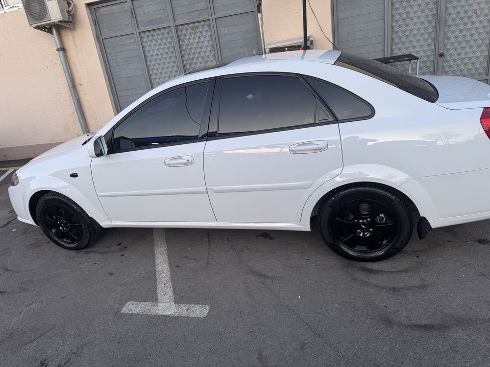 Lacetti oq toza 2021 yil 53.000 yurgan navarotlari bor