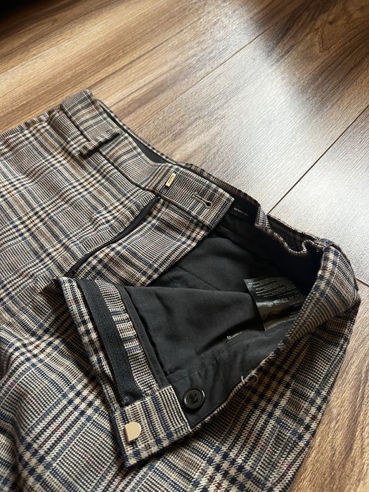 Pantaloni casual în carouri