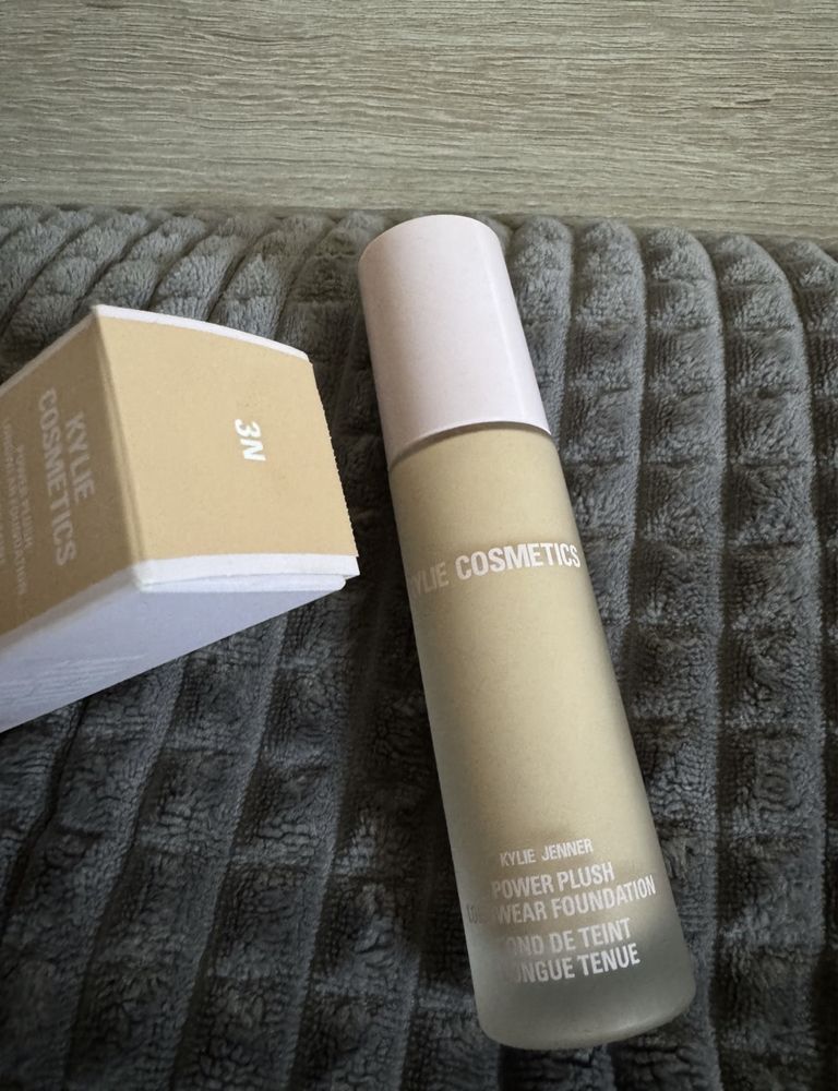 Фондьотен Kylie Cosmetics