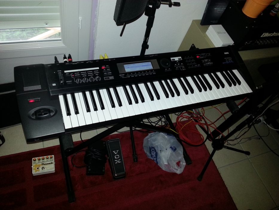 Korg triton studio  76 key