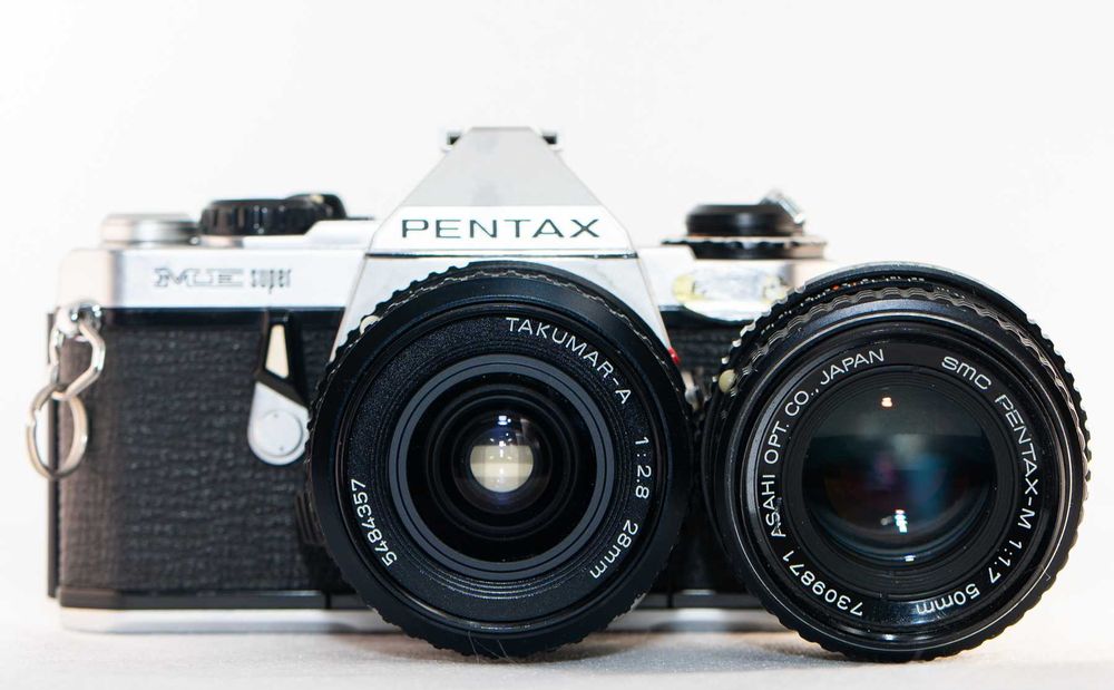 Aparat film Pentax ME Super cu doua obiective 50mm si 28mm