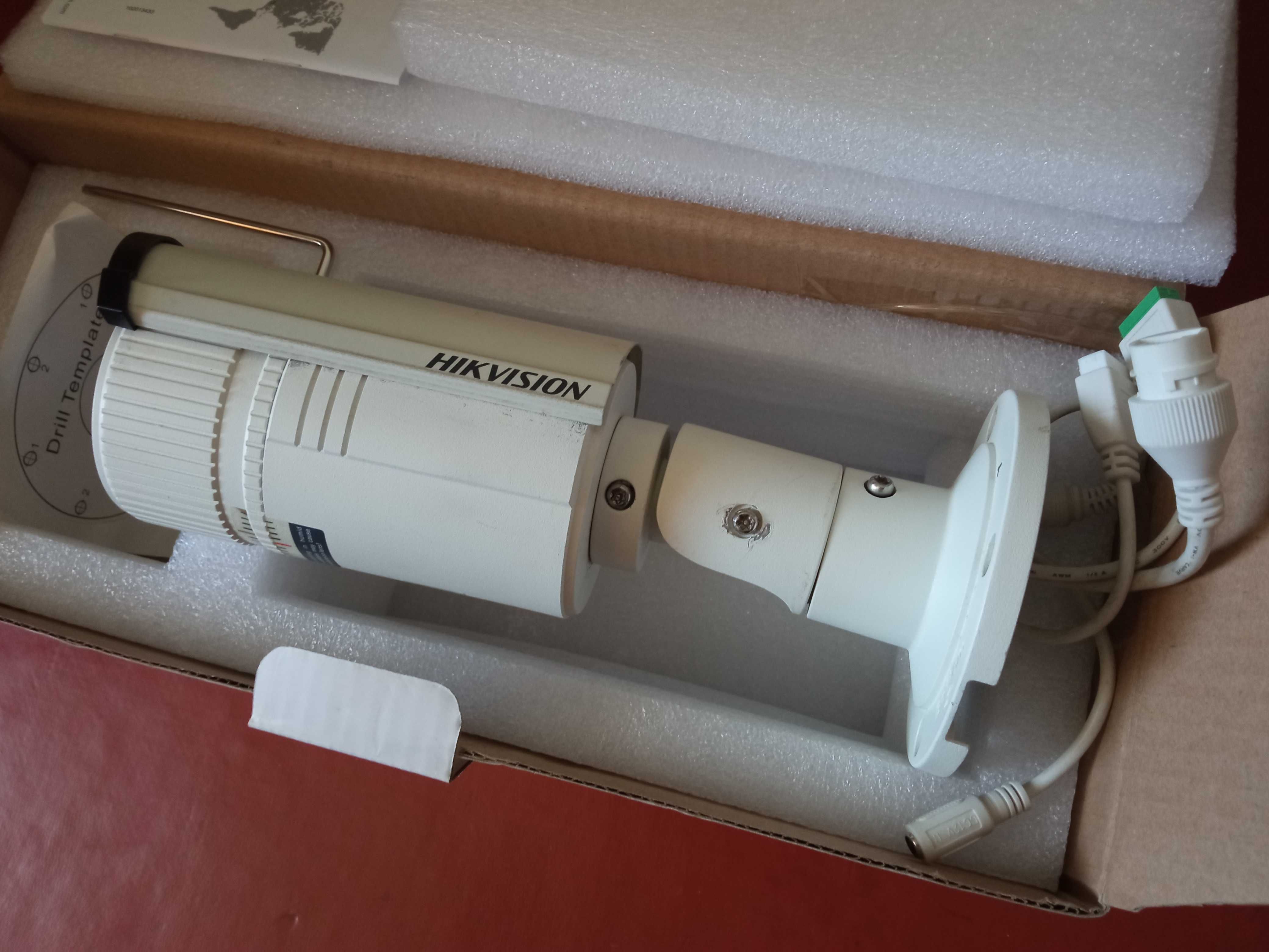 Камера видеонаблюдения Hikvision IP DS-2CD2622FWD-IS