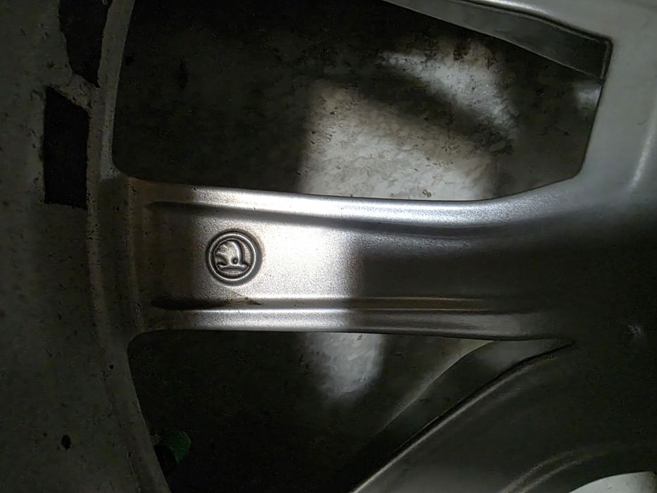 Vand Jante Skoda Superb 18", anvelope iarna