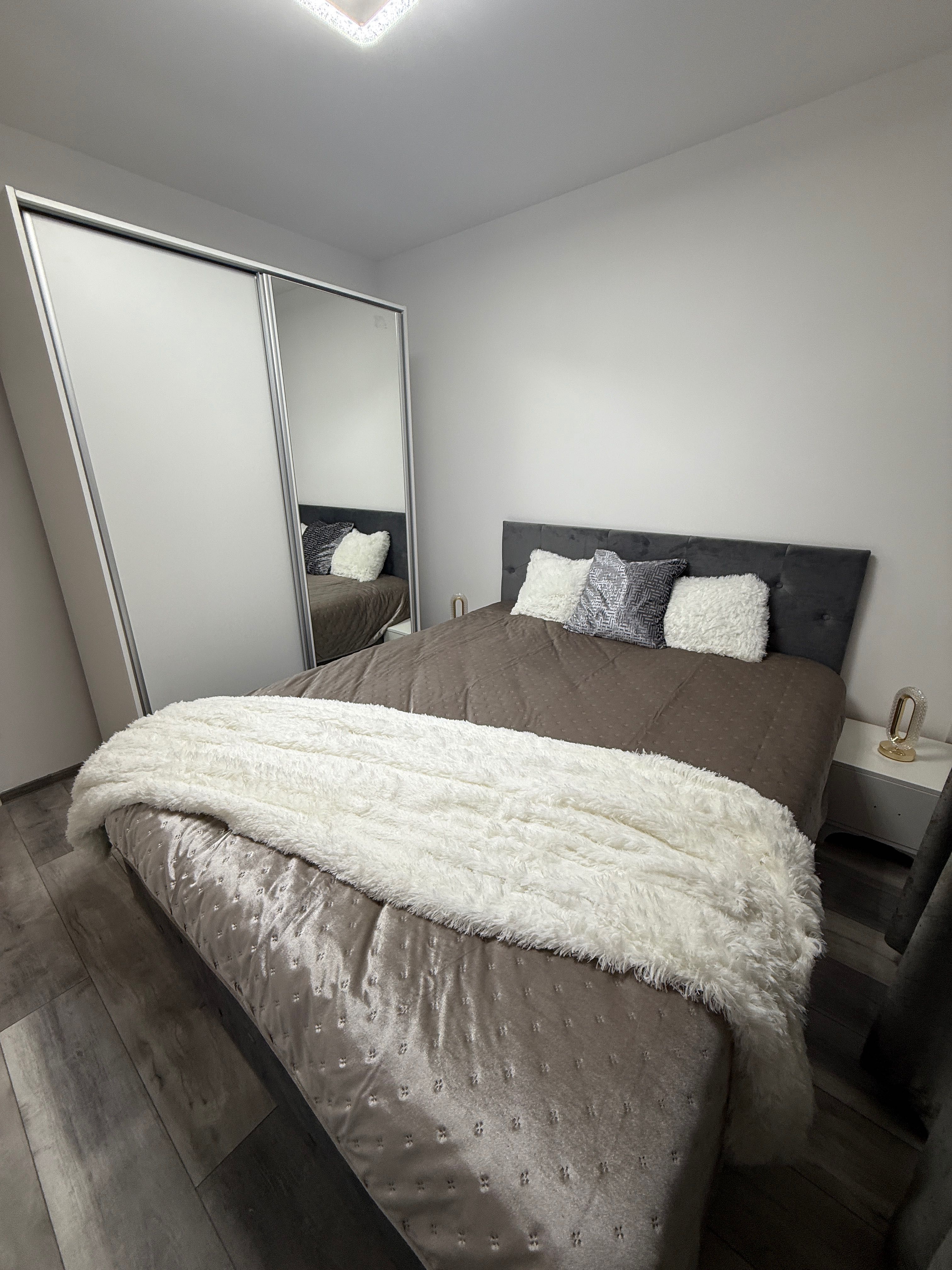 VÂND Apartament cu 3 camere in Simeria