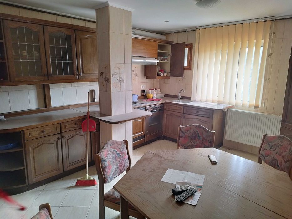 Vand apartament in deta