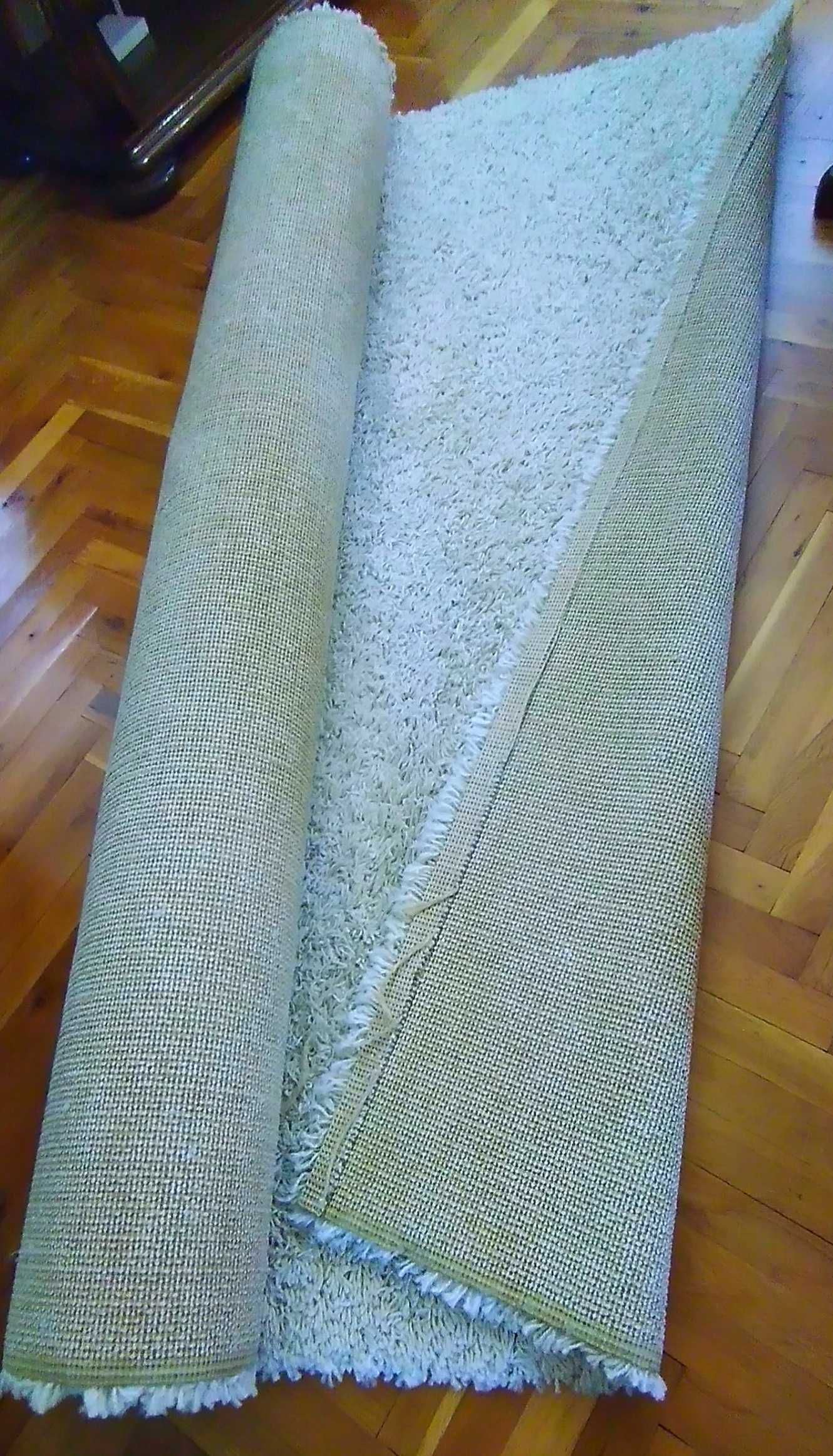 Продавам килим дългокосмест