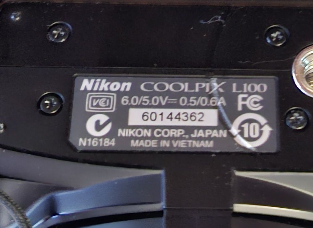 Nikon Coolpix L 100