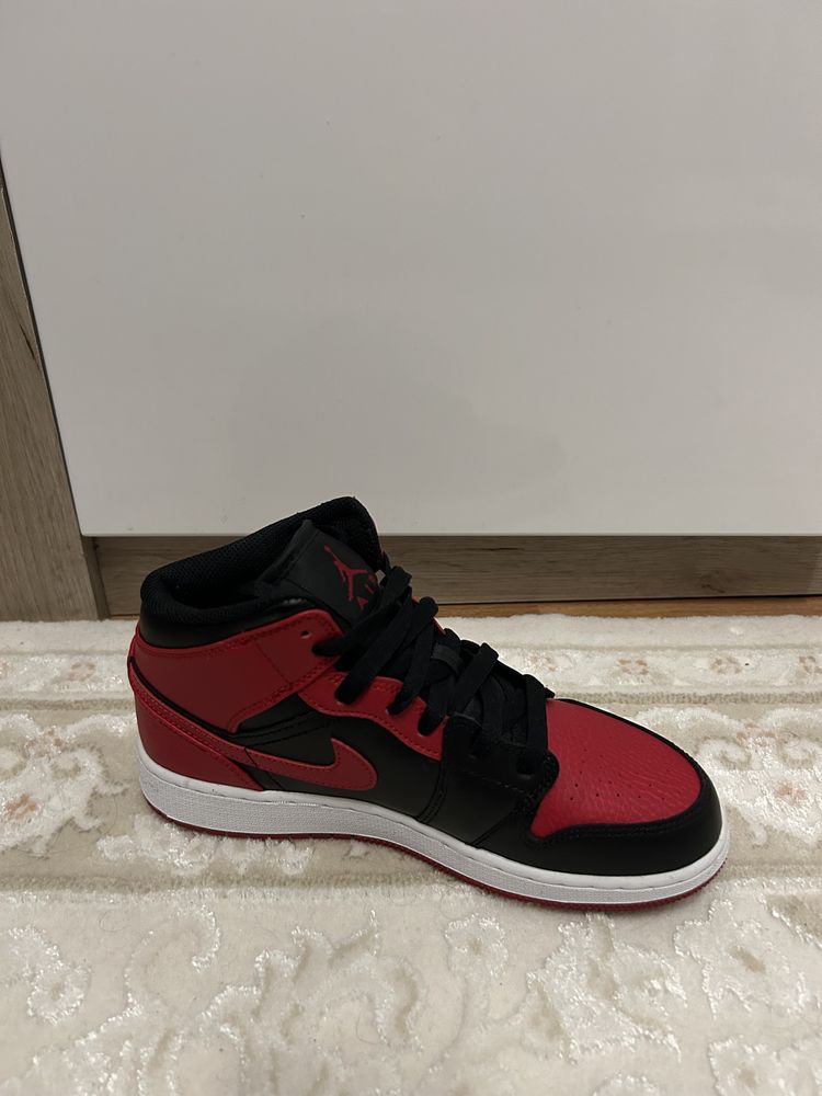 Air Jordan 1 mid reverse bred gs